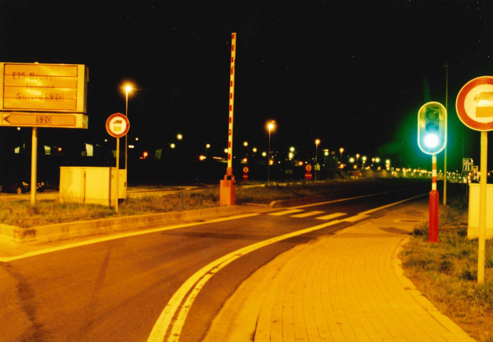 Ans à Embourg. Liaison E25-E40. Eclairages de nuit.