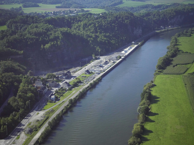 Andenne. Thon. Port autonome de Namur. Vues aériennes.