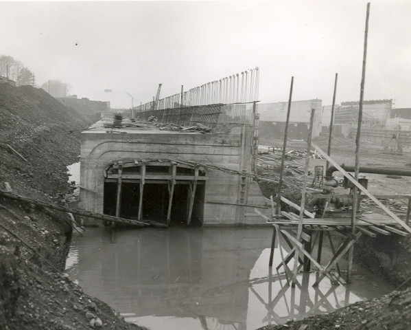 Construction du barrage éclusé d'Ampsin-Neuville