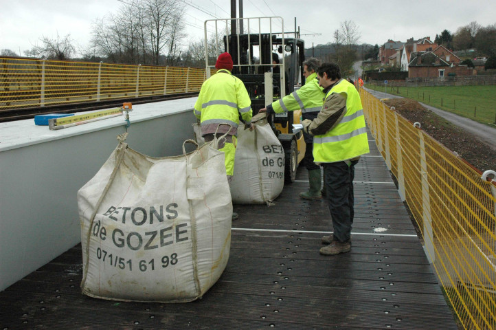 Lobbes. Nouvelle passerelle du RAVEL sur la Sambre.
