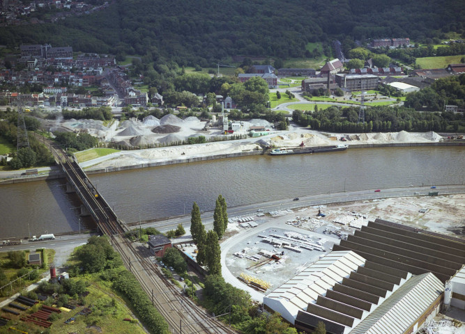 Flémalle. Flémalle-Haute. Pont-rail de la ligne SNCB 125A.