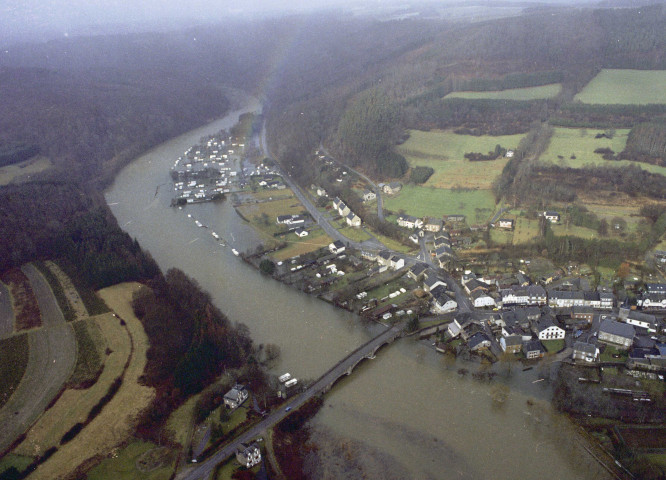 Vresse-sur-Semois à Mouzaive. La Semois en crue.