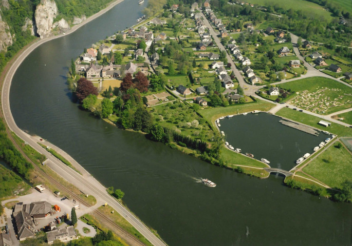Dinant. Anseremme. Port de plaisance.