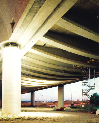 La Louvière. Houdeng-Aimeries. Essais d'illuminations sous le pont-canal du Sart.