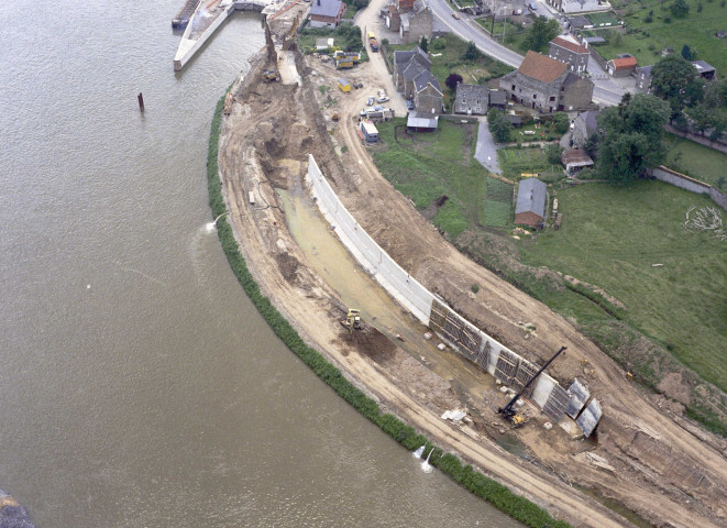 Godinne (Hun). Barrage sur la Meuse.