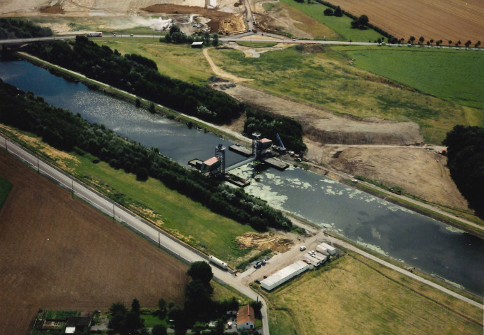 Le Roeulx. Vues aériennes du canal du Centre et de l'ascenseur de Strépy-Thieu.