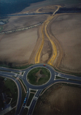 Ottignies-Louvain-la-Neuve. Quartier de Louzelle, giratoire, aménagement de la route, échangeur avec l'E 411.