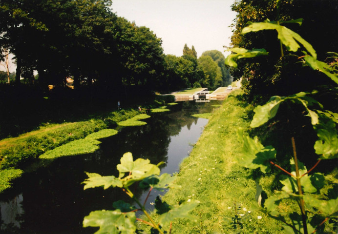 Péruwelz. Port de plaisance. Installations.