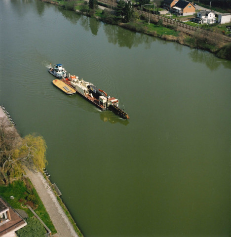 Namur. Wépion. Draguage de la Meuse.