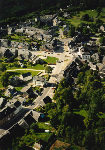 Herbeumont. La traversée de la localité par la RN 884.