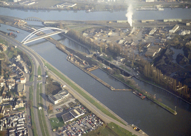 Canal Albert de Liège à Lixhe.