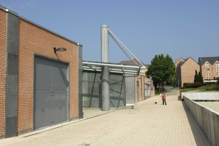 Ottignies-Louvain-la-Neuve. Esplanade. Commerces.