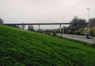 Herve. Battice. Démolition par explosion du pont-route n°49 sur l'autoroute E40.