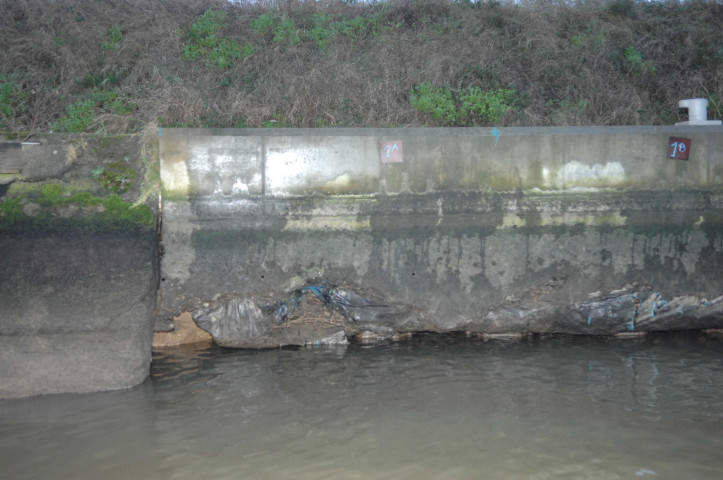 Flémalle. Ivoz-Ramet. Dégradations des berges à l'écluse.
