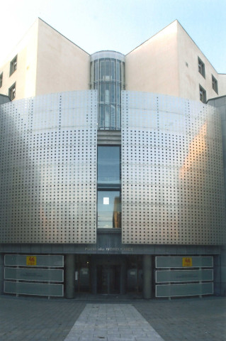 Namur. CAMET. Divers aspects architecturaux des bâtiments. Intérieur et extérieur.