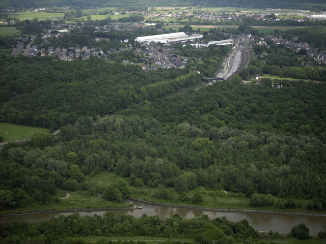 Jemeppe-sur-Sambre. Vues aériennes de la Sambre.