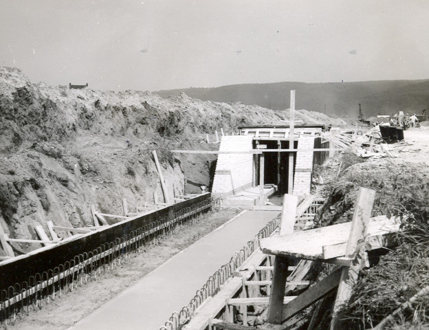 Construction du barrage éclusé d'Ampsin-Neuville