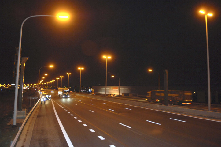 Ans. Loncin. Placement d'un nouveau portique de nuit.