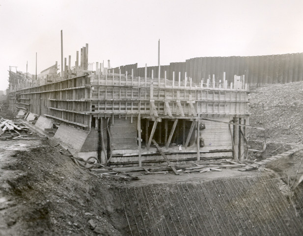 Construction du barrage éclusé d'Ampsin-Neuville