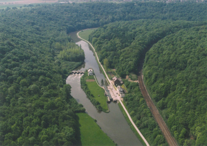 Sambre, barrage-écluse 8 et Grand courant.