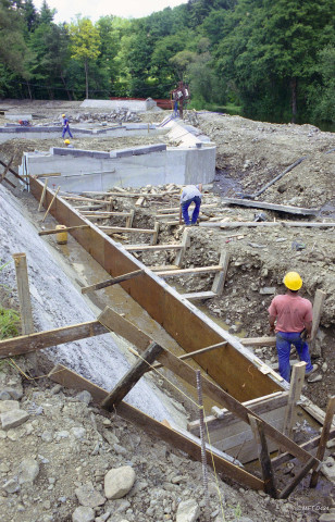 Rendeux. Mise en place des pierres provenant de la carrière "Gore".