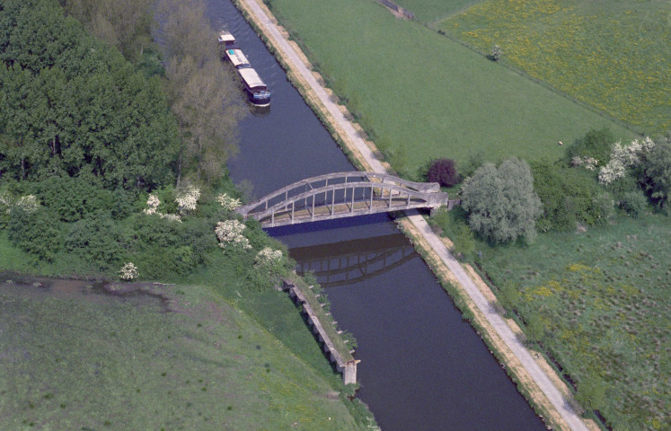 Pont du vicinal et pont de Merbes-le-Château.