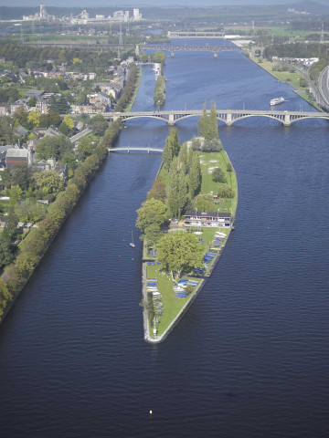 Visé. Canal Albert. Vues aériennes.