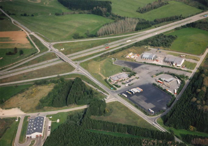 Habay. E411-RN87. Echangeur de Coevins. Carrefour RN 87-837.