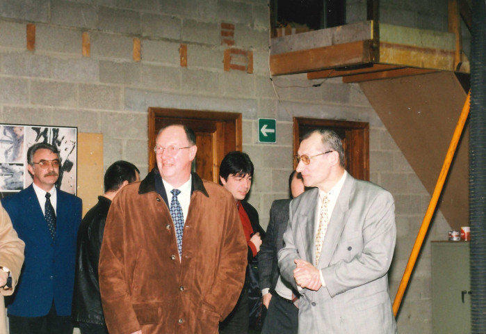 Houyet. Ciergnon. Visite de M. le ministre Lebrun. Pose de la première pierre de la régie autoroutière et de l'atelier Provincial (Aire Wanlin).
