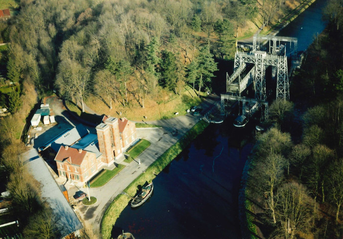 La Louvière. Strépy-Bracquegnies. Ascenseurs à bateaux n°3 et 2. Bâtiment technique.
