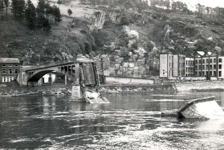 Pont de Bouvignes détruit