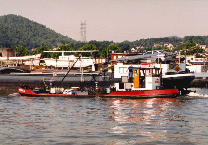 Herstal. Infrastructures et activités de la Meuse.