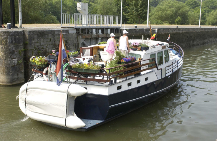Hastière. Haute-Meuse. Bateaux de plaisance.