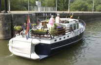 Hastière. Haute-Meuse. Bateaux de plaisance.