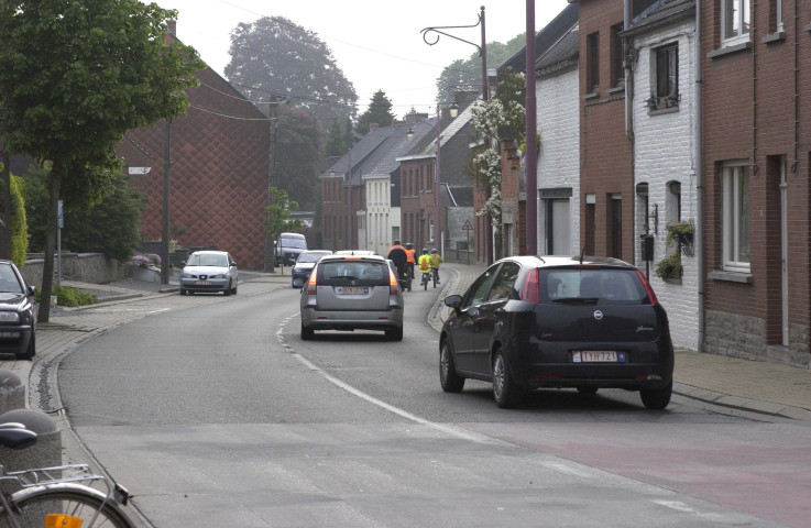 Ath. Photographies de cyclistes et d'élèves.