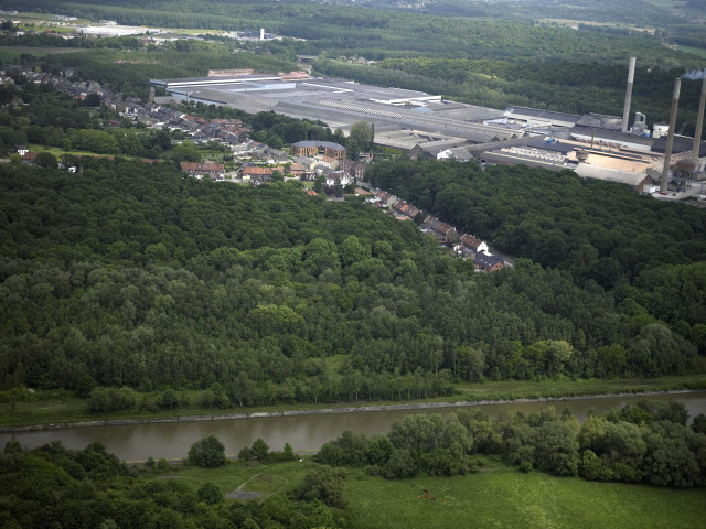 Jemeppe-sur-Sambre. Vues aériennes de la Sambre.