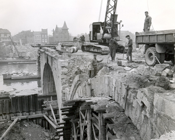 Vues de la reconstruction du pont