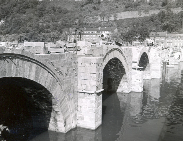 Vues de la reconstruction du pont