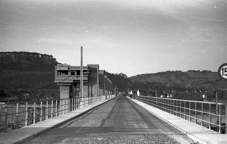 Ivoz-Ramet. Nouveau pont-barrage sur la Meuse.