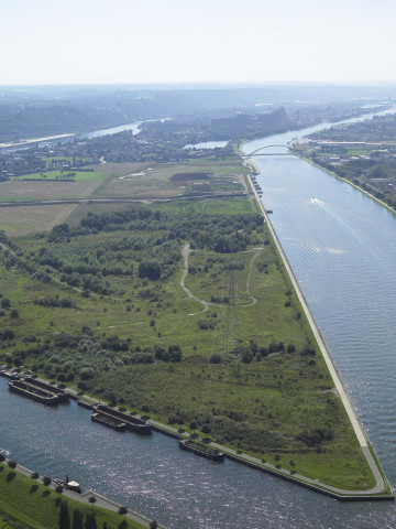 Oupeye. Hermalle-sous-Argenteau. Canal Albert. Port autonome de Liège.