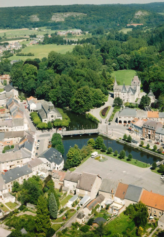 Viroinval. Nismes. Eau Noire. Château Licot.