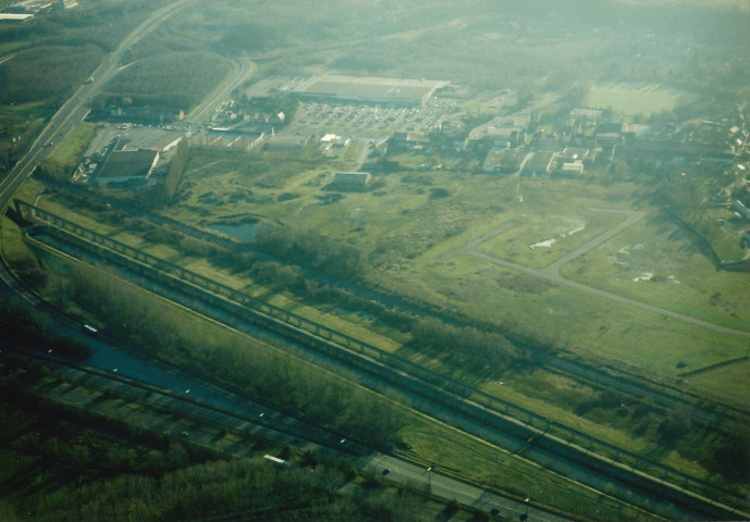 Mons. Jemappes. Futur centre de regroupement de produits de dragage.