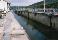Namur. Dave. Ecluse no 8 de Tailfer. Forage de nouveaux bollards.