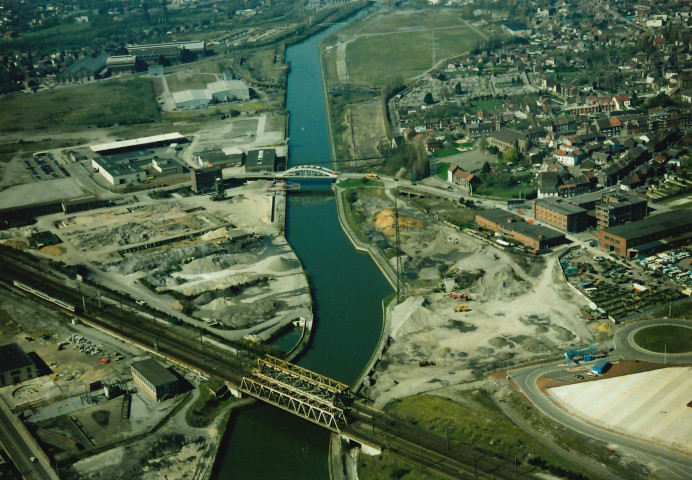 Charleroi. Montignies-sur-Sambre. Zone portuaire.