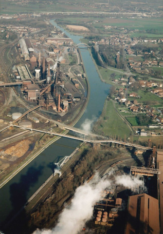 Tubize. Clabecq. Canal Charleroi-Bruxelles. Usine Duferco.