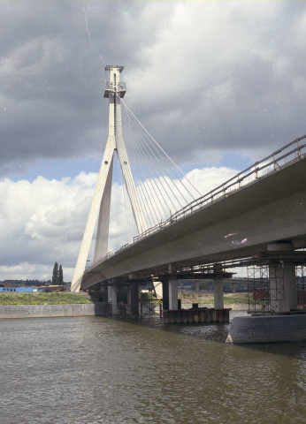 Wandre. Construction d'un pont sur la Meuse et le Canal Albert.