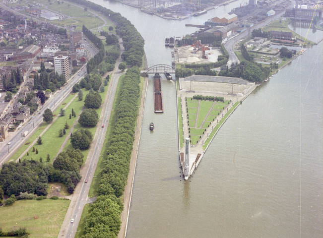 Wandre. Vues aériennes sur la Meuse.