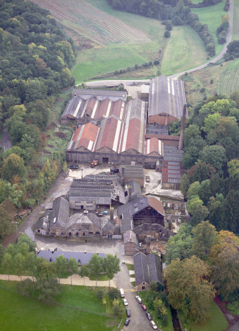 Anhée. Ruines des usines de Moulins.