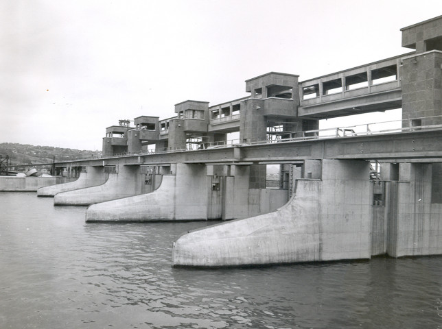 Construction du barrage éclusé d'Ampsin-Neuville