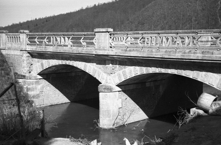 Hermeton-sur-Meuse. Pont sur l'Hermeton.